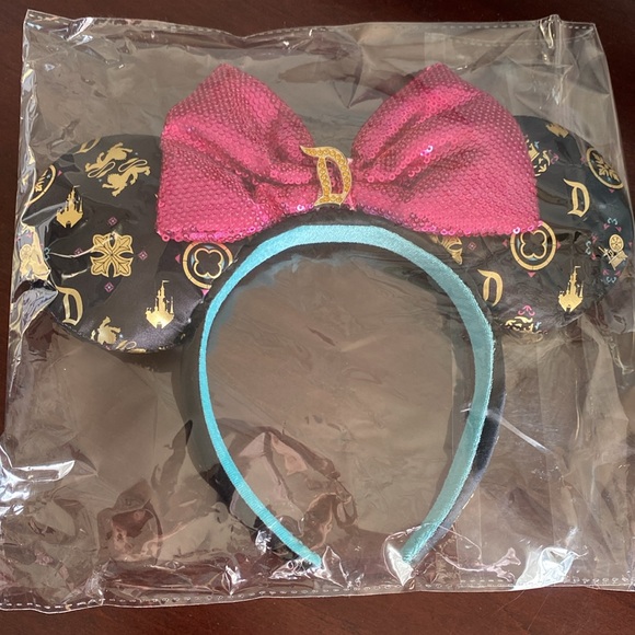 DISNEYLAND RESORT MINNIE MOUSE EAR 🩷PINK🩷 SEQUINED BOW HEADBAND 🌟EUC🌟 - Picture 14 of 17